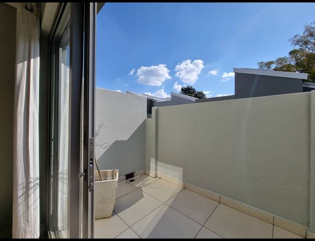 3 BEDROOM DUPLEX TO LET IN OAKLANDS